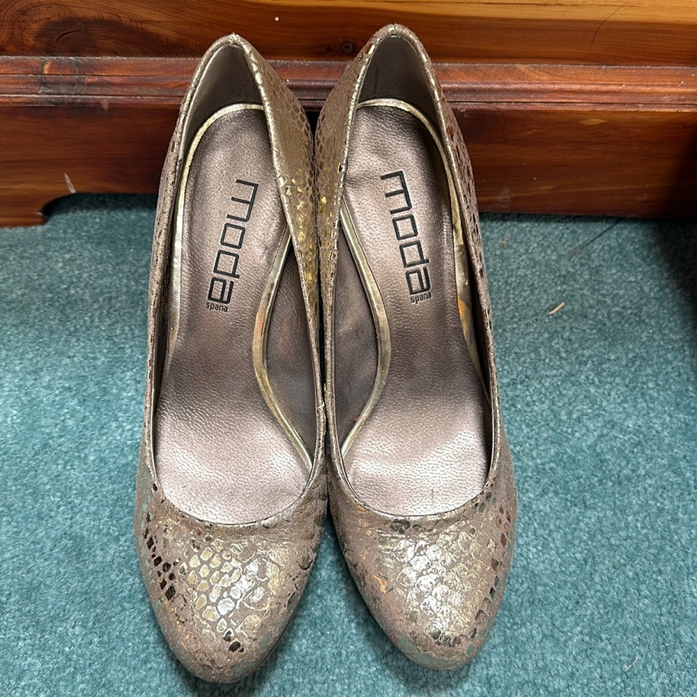 Moda Spana Gold Heels - Picture 6 of 6